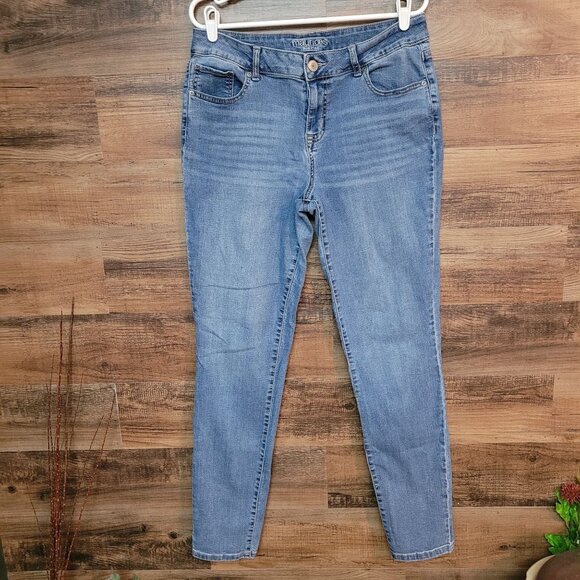 Maurices Jeans 14 XLong Mid Rise Skinny Medium Light Wash Stretch Denim - Picture 1 of 10